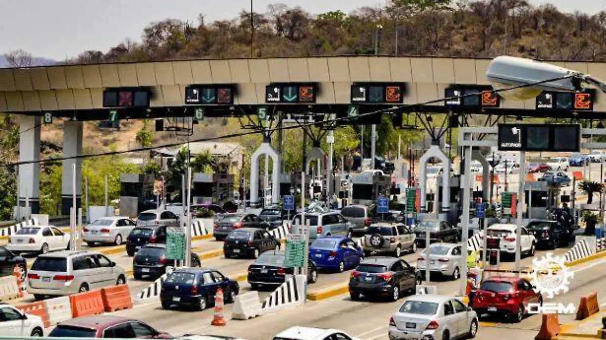 Acapulco - éxodo de vacacionistas en la autopista del sol